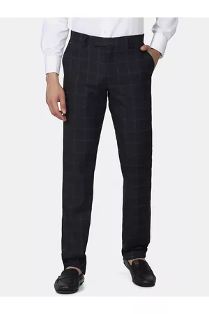 ASOS checkered tapered pants matched with a basic black turtleneck. |  Clothes, Professional outfits, Fashion