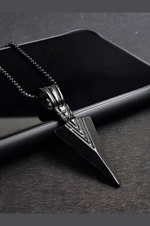 Saizen Men Stainless Steel Arrowhead Pendant With Chain
