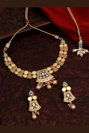 Asmitta Jewellery Gold-Plated Kundan-Studded Necklace and Earrings