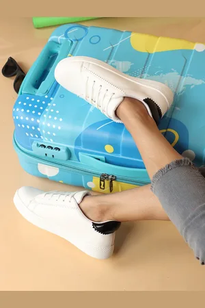 Longwalk Women Perforated Sneakers