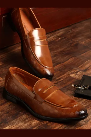 MUTAQINOTI Men Textured Formal Loafers