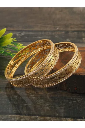 Jewar Mandi Set Of 2 Gold-Plated AD Stone-Studded & Etching Textured Bangles