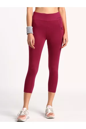 Fruit Of The Loom Women Sports Leggings - Women Red Solid Tight Fit Intellifresh Sports Capris