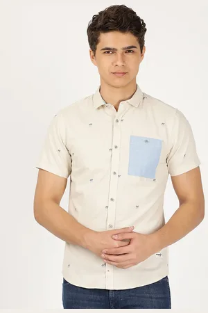 Wrangler Men Conversational Printed Contrast Pocket Slim Fit Cotton Casual Shirt