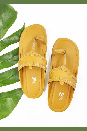 THE MADRAS TRUNK Men Yellow One ToeLeather Flats