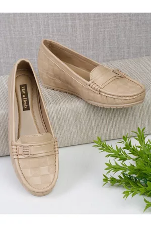 Flat n Heels Women Textured Heeled Loafers