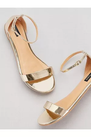 Shoetopia Girls Gold-Toned Colourblocked Open Toe Flats with Buckles