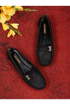 Flat n Heels Women Textured Loafers