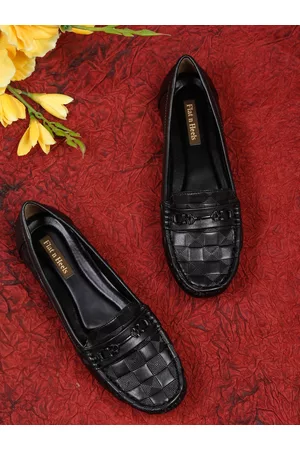 Flat n Heels Women Textured Loafers