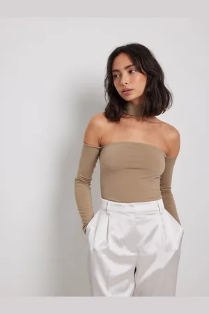 NA-KD Off-Shoulder Fitted Top