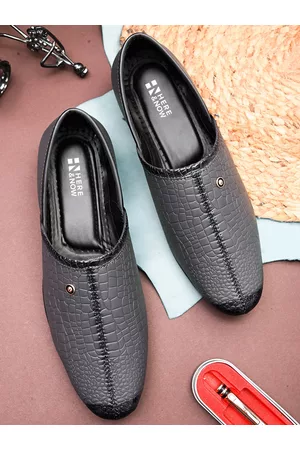 HERE&NOW Men Grey Textured Lightweight Loafers