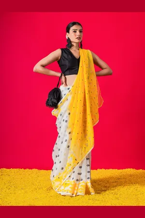 Triyah Woven Design Pure Cotton Jamdani Saree