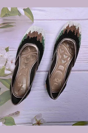 Jove Women Embellished Ethnic Mojaris Flats