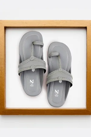 THE MADRAS TRUNK Men Grey Kolhapuri Flats
