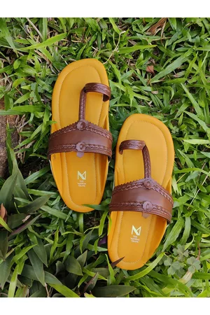 THE MADRAS TRUNK Men Kolhapuri Sandal