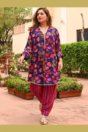 Bunaai Floral Printed Regular Kurti with Trousers