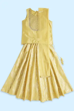 Pantaloons Girls Embellished Lehenga & Blouse With Dupatta