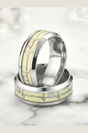 Meenaz Men Silver-Plated Textured Finger Ring