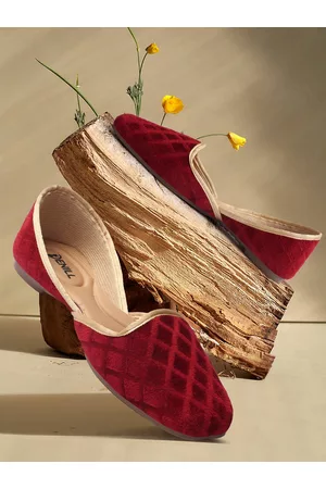 Denill Self Design Slip on Ethnic Mojaris