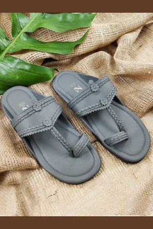 THE MADRAS TRUNK Men Grey One Toe Flats