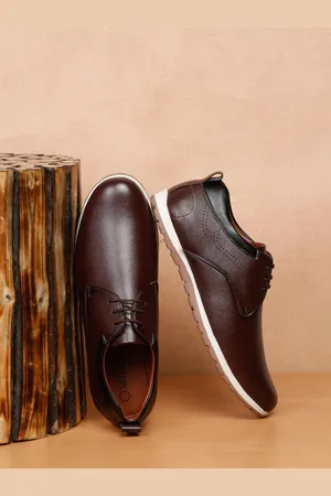 MUTAQINOTI Men Perforations Lightweight Patent Leather Contrast Sole Sneakers