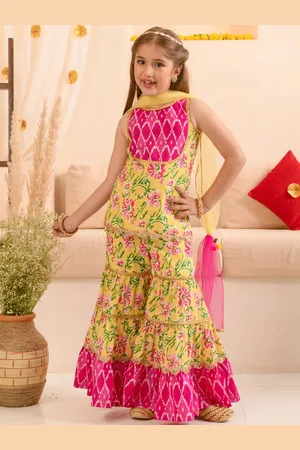 pspeaches Girls Floral Printed Regular Pure Cotton Kurta With Sharara & Dupatta