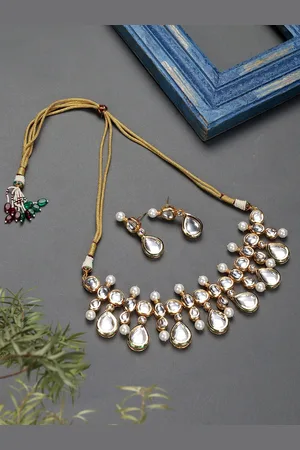 AURAA Trends Gold Plated Kundan Studed Necklace & Earrings