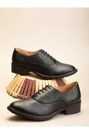 Invictus Women Black Textured Formal Oxfords