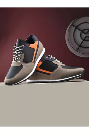 San Frissco Men Colourblocked Lightweight Comfort Insole Contrast Sole Sneakers