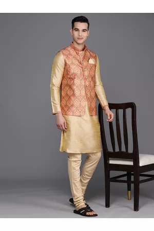 MANU Men Solid Kurta with Churidar & Nehru Jacket