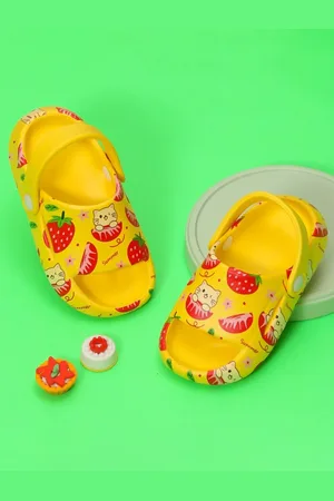 Yellow bee Girls Strawberry and Cat Printed Rubber Clogs