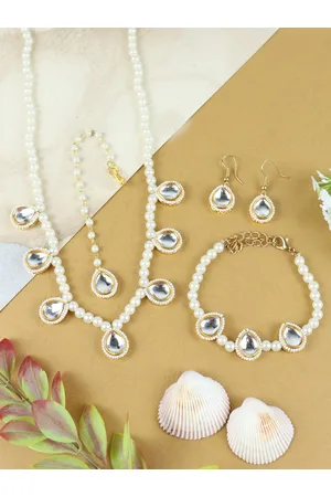 asthetika Gold-Plated Kundan-Studded &Pearl Beaded Jewellery Set