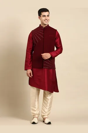TheEthnic.Co Mandarin Collar Regular Kurta & Pyjamas With Nehru jacket