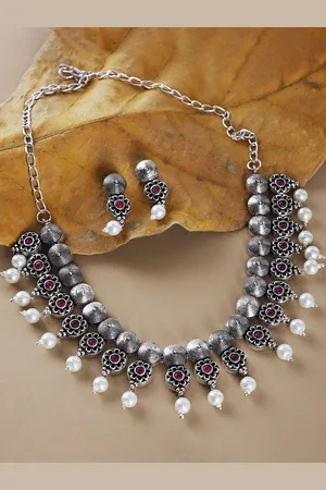 The Pari Rhodium-Plated Stone Studded & Pearls Beaded Jewellery Set
