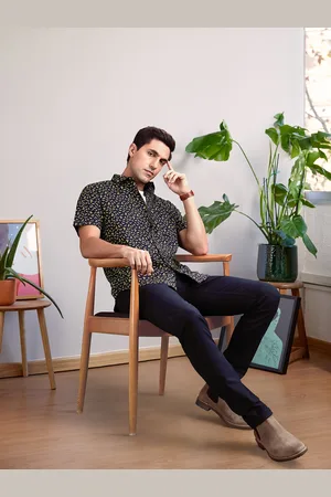 Invictus Men Navy Blue Slim Fit Printed Pure Cotton Casual Shirt