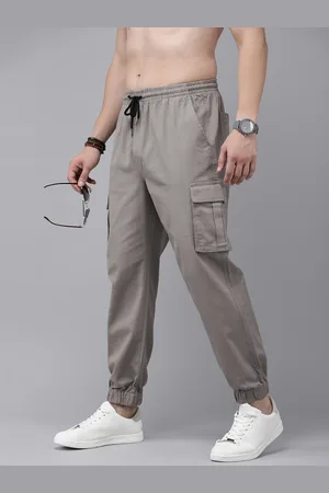 Roadster Men Solid Relaxed Fit Mid-Rise Plain Woven Flat-Front Jogger Style Cargos