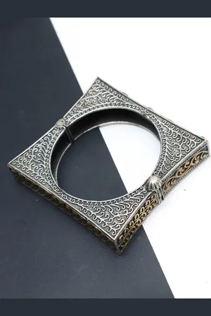 Ozanoo Women Oxidised Gold-Plated Square Bangle