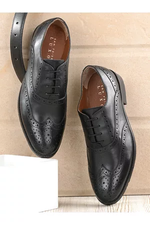 San Frissco Men Black Textured Formal Brogues
