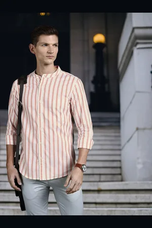 Invictus Men White & Red Striped Slim Fit Pure Cotton Casual Shirt