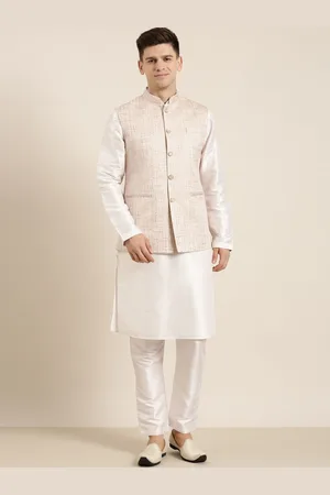 TheEthnic.Co Mandarin Collar Art Silk Kurta & Pyjamas With Textured Jacket