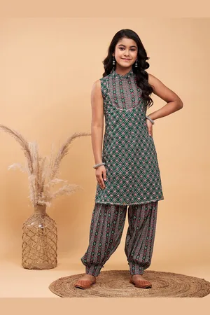Stylo Bug Girls Ethnic Motifs Printed Gotta Patti Pure Cotton Kurta With Pyjamas