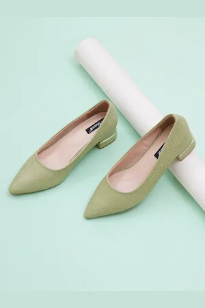 Sherrif Textured Pointed Toe Block Heels Pumps