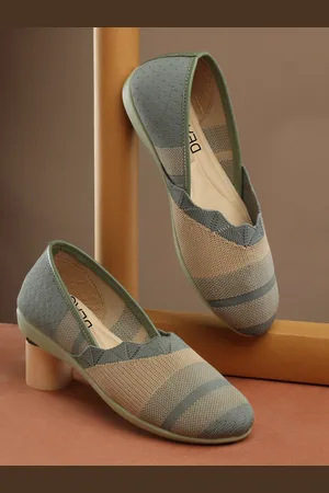 DEAS Round Toe Textured Ballerinas