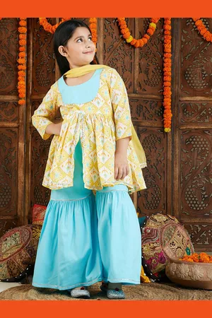 Vastramay Girls Geometric Printed Pleated Pure Cotton Kurta With Sharara & Dupatta
