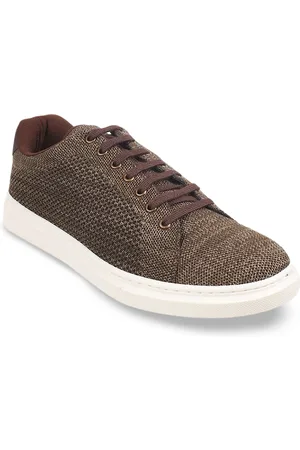 Metro Men Textured Contrast Sole Sneakers