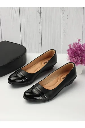Denill Round Toe Ballerinas