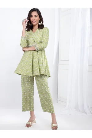 Bani Women Floral Printed Shawl Collar Tunic & Trouser With Embroidered Belt