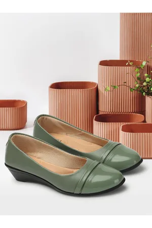 Denill Round Toe Ballerinas