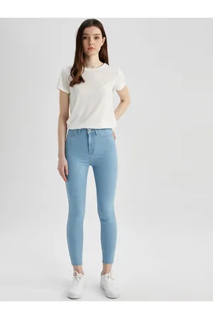 DeFacto Women Clean Look Light Shade Mid-Rise Cropped Stretchable Jeans