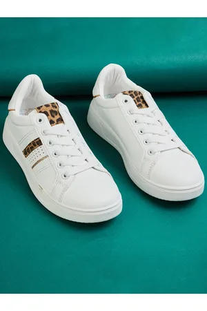 Lifestyle Women Striped Lace-Up Sneakers